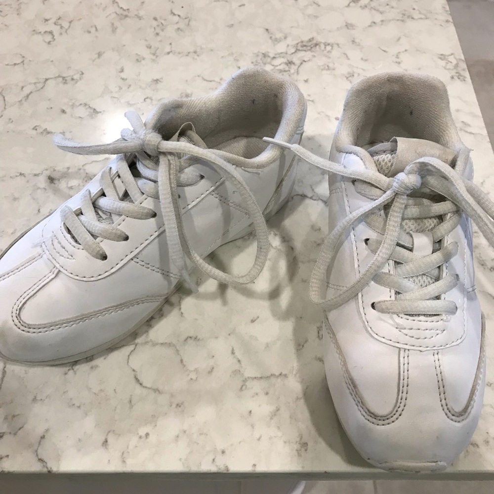 Cheer shoes